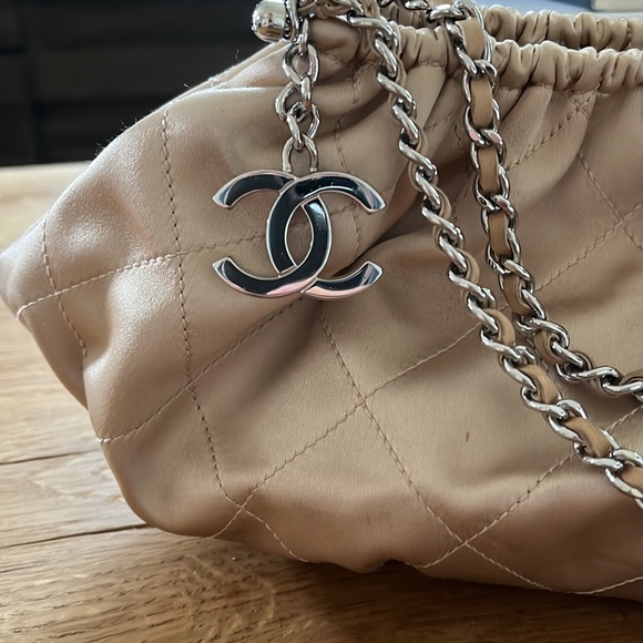 Chanel Beige Silk Purse - Picture 4 of 8